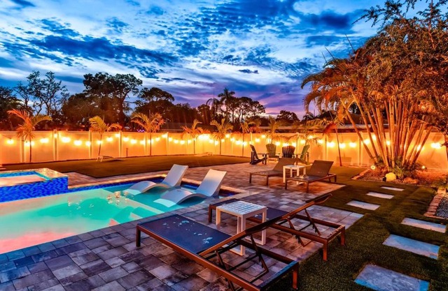 Sleeps 16 Tropical Pool House with Spa near Beach