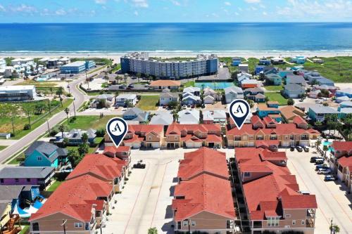 Sleeps 23 2 Beachside Homes Resort Pool Walk to the Beach Balcony Yard