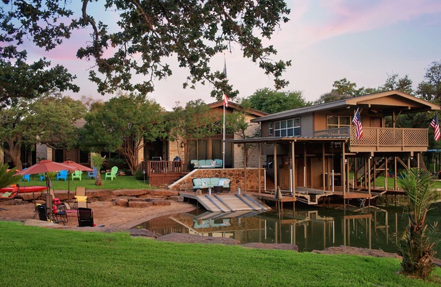 SLEEPS 30 Chilled and heated pool, private beach with kayaks and paddle boards