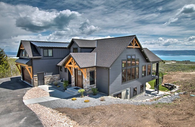 Sleeps 32 people (32 max), Parking for up to 10 vehicles, 7 bedrooms, 5.5 bathrooms, 3 levels, 5,.