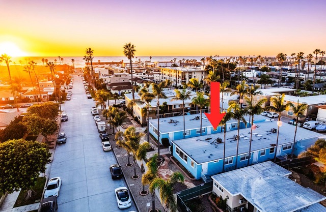 Sleeps 52! 28 Beds! 6 King Beds - AC - Steps to Beach - 10 homes-in-1 - 6 Cars!