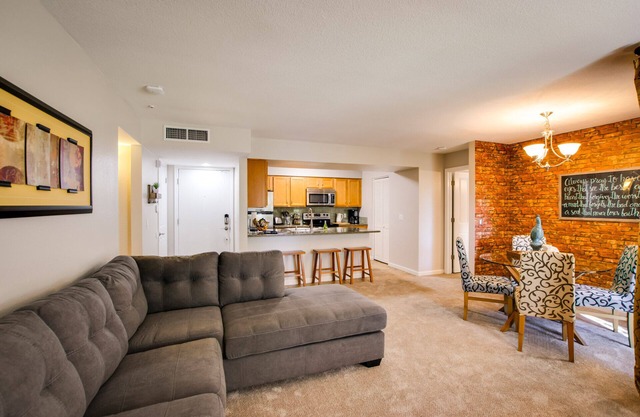SLEEPS 6 Beautiful, Fully Furnished Condo - Great Price, Perfect Location!
