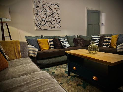 Sleeps10-Parking-Garden-HotTub-PetFriendly
