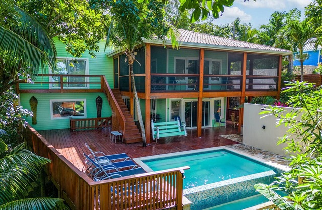Slice of Paradise -Beachside Beyond Expectations