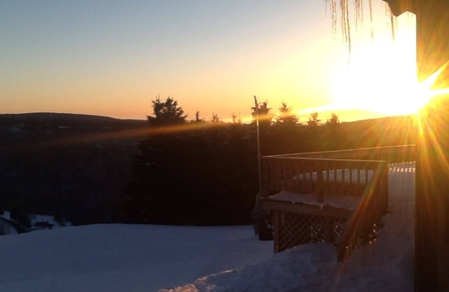 SLOPE SIDE - Ski In/Ski Out - Ground Floor - 3 Bedroom/2 Bath - Sleeps 8