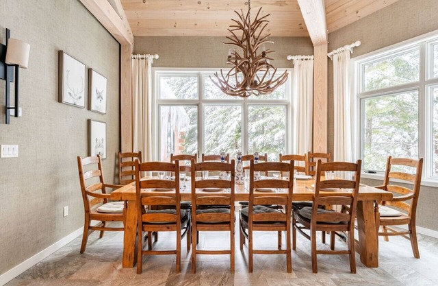 Slopeside Estate House Luxurious Home in Killington
