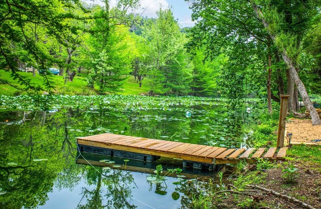 Slowpoke Cabin on Turtle Creek