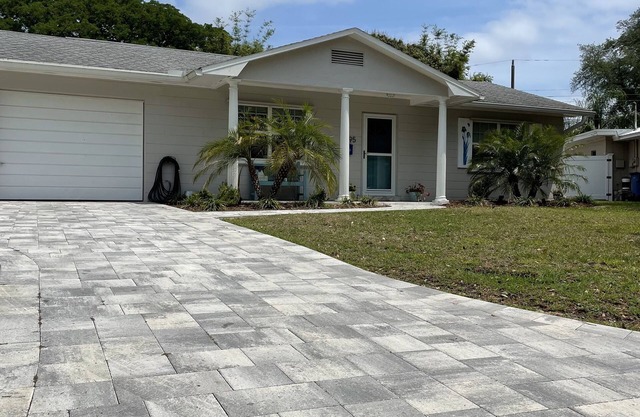Small but cute, close to beach's and downtown.