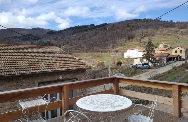 Small cabin perched in Pailharès. For short stays, in a quiet location - 2 people