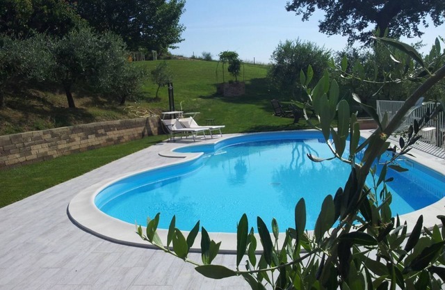 Small Country House with pool and park