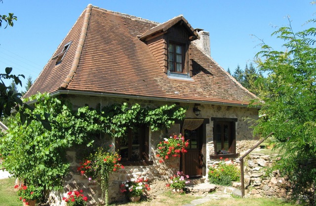 Small delightful Cottage in secluded hamlet of Chabrenas