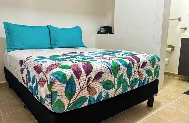 Small lodging in the hotel zone of cancun, 5 minutes from the sea (walking distance).