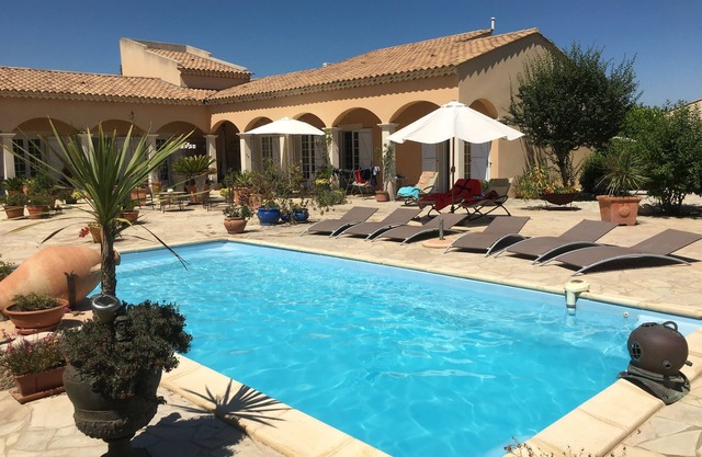 Small paradise near Arles in Provence, big terrace and pool