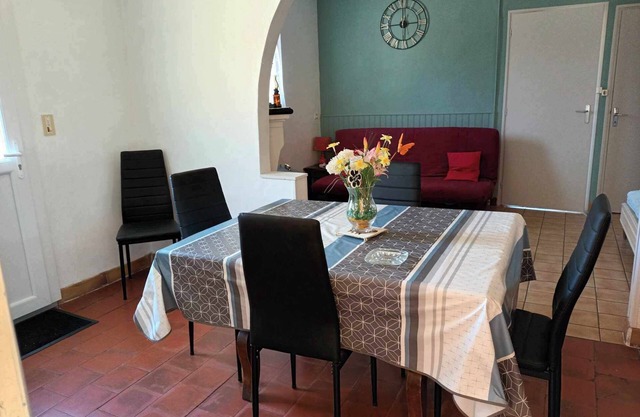 Small, quiet apartment 5 mm from the ocean