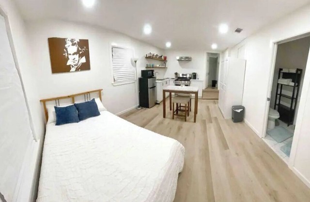 Small Studio - Trinity Groves - 5 Min Downtown