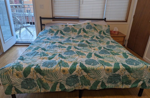 Small Studio with all amenities. 5 minutes to fastfood and 24 hours grocery
