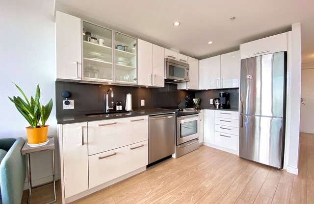 Smart+Modern⬩6min→DT⬩Keyless⬩Parking⬩City Views