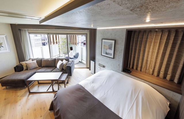 Smoking Suite double room with balcony with bat/Hiroshima Hiroshima