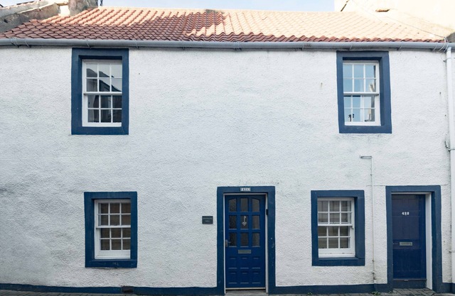Smuggler's Well: Cosy retreat in traditional fishing village.