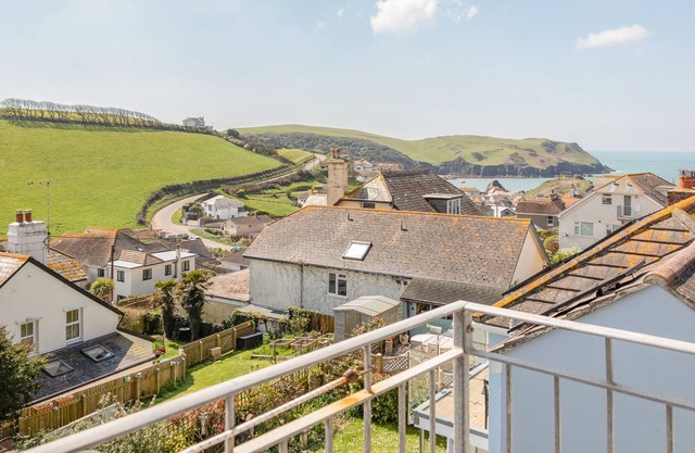 SMUGGLERS' VIEW, family friendly in Hope Cove