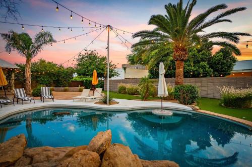 Smurf Haus - Luxuriously Small with Resort-like Pool