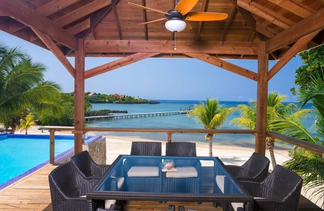Snorkel from your own Private Beach/Dock/Infinity Pool/Spacious Luxury Living