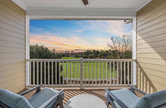 Snowbird Comfort & Luxury: Modern Barefoot Villa Overlooking Norman's 9th Hole
