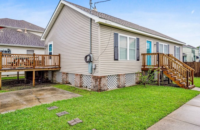 Snowbird-friendly home with central AC & washer/dryer - walk to dining