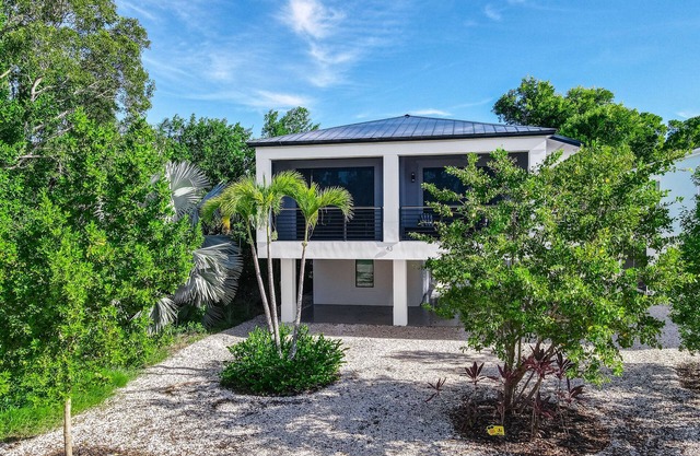 Snowbird-Friendly Home with Central AC, High-Speed WiFi, and Washer/Dryer