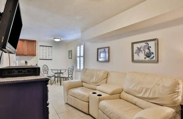 Snowbirds 50% -Unit 1-1BR -50 ft Flagler Beach located downtown!-