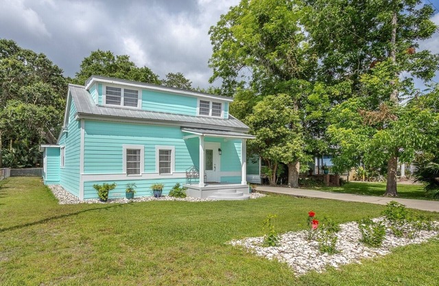 SNOWBIRDS WELCOME!nApalachicola Southern Charm