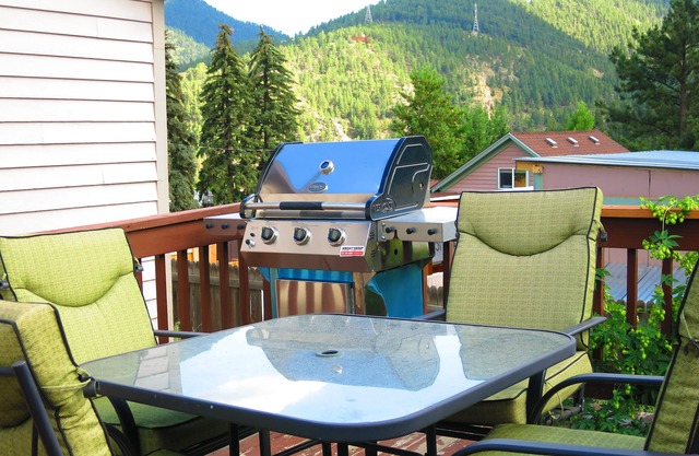 SNOWBOARD AND SKI IN THE MOUNTAINS! ENJOY HOT SPRINGS, SCENIC DRIVES, CASINOS