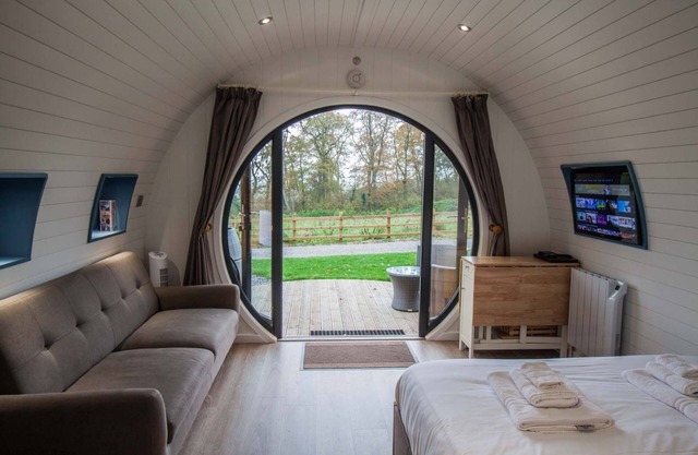 Snowdrop Family Glamping Pod | sleeps 4 - Gold Award winning