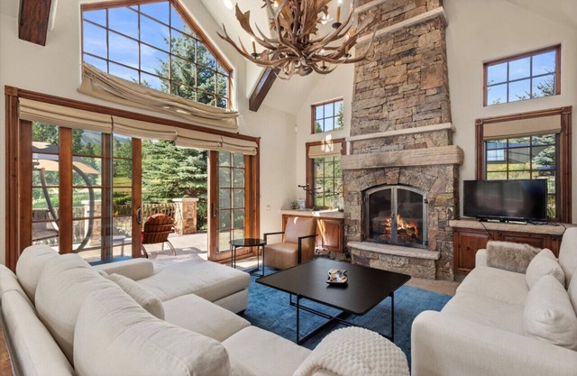 Snowmass Meadow Road Retreat