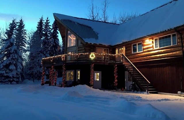Snowshoe Inn 2 Bed/1 Bath & SAUNA, captivating Alaska Range & Tanana Valley view