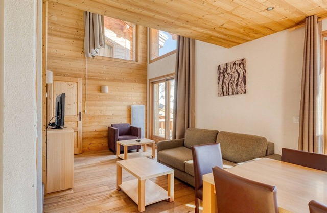 Snowy Chalet w/Views