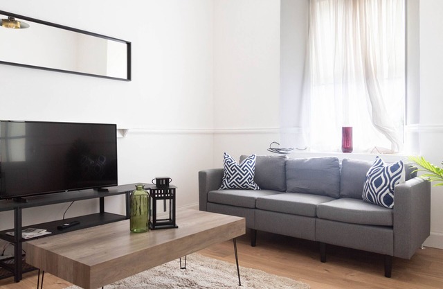 Snug Modern Home in Tillicoultry