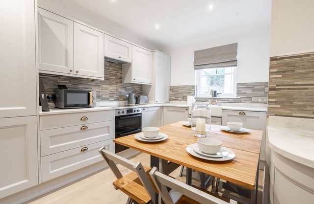 Snug Modern Home in Lanark
