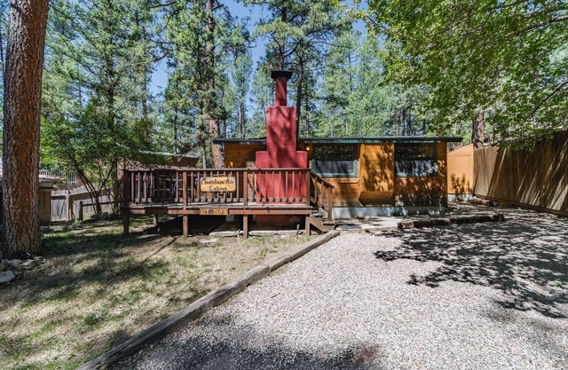 Snuggle Inn: Cozy Studio Cabin in Upper Canyon With a Hot Tub!