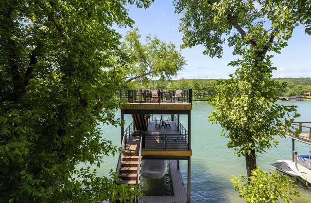 Soak, Sip & Savor - Sun-Soaked Dock, Lounge & Hill Country Views