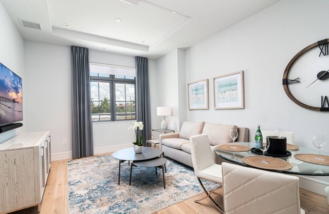 SOCE FLATS 205 - Brand New Olde Naples Condo Steps to 5th Ave S!