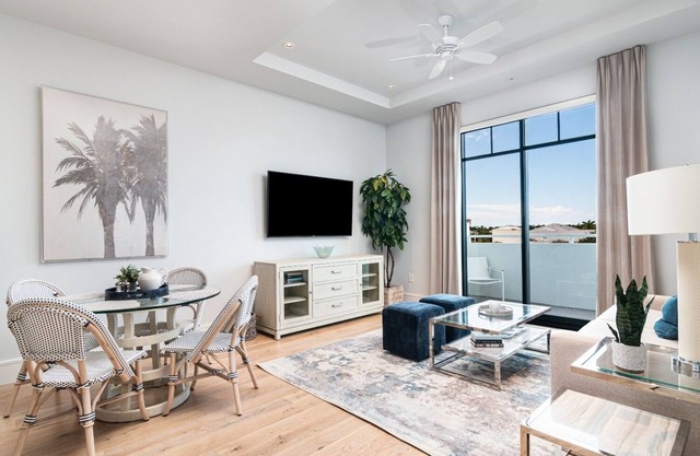 SOCE FLATS 302 - Brand New Olde Naples Condo Steps to 5th Ave S!