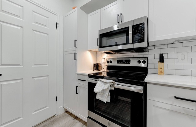SOCO 2 BR/1 BA Apt ATXDT