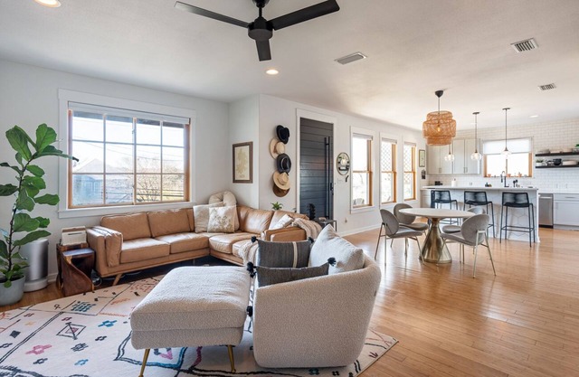 SoCo Home with a Pool—Great for Families! 10 min Uber to Downtown