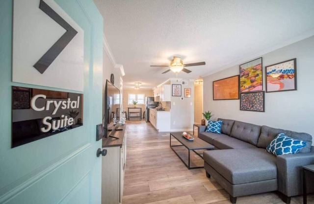 Sojourn Cozy Costal Condo - Crystal Suite