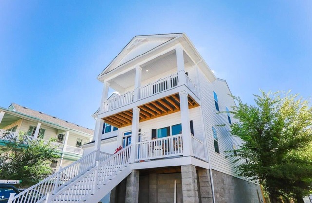 Sojourn on Lea View | Willoughby Spit | 5 BR *NEW*