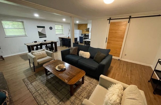 SoKno Retreat B-5 min to DT Knox