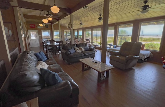 Sol et Terre - Beachfront - Island Realty