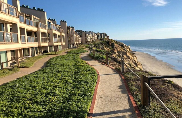 Solana Beach Retreat: a Stone's Throw to the Sand!