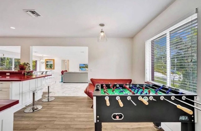 Solar Paradise — Luxury Hollywood Lakes House w/Heated Pool & Jacuzzi